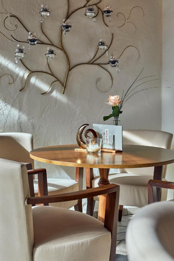 Hotel Table Corvara In Badia Extérieur photo