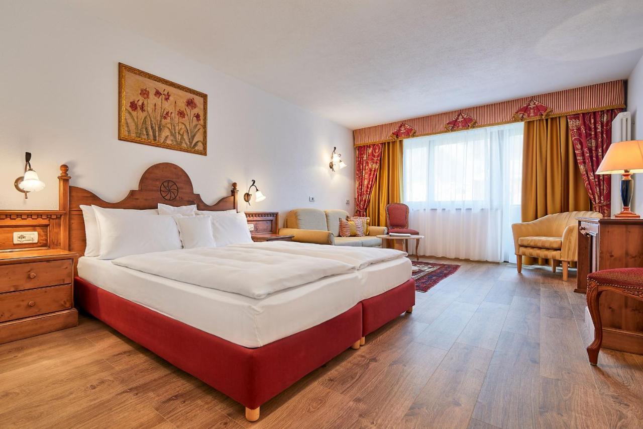 Hotel Table Corvara In Badia Extérieur photo