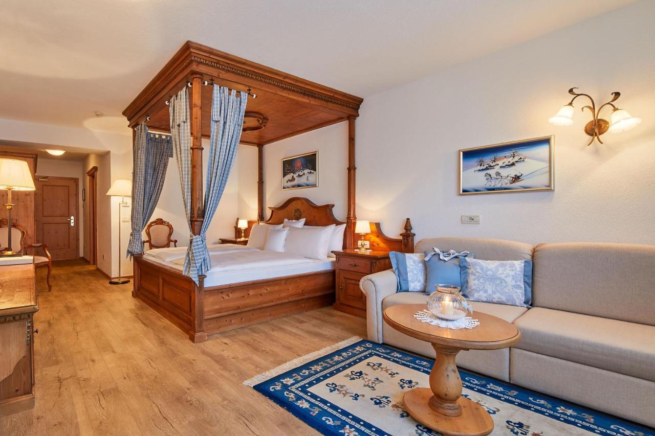 Hotel Table Corvara In Badia Extérieur photo