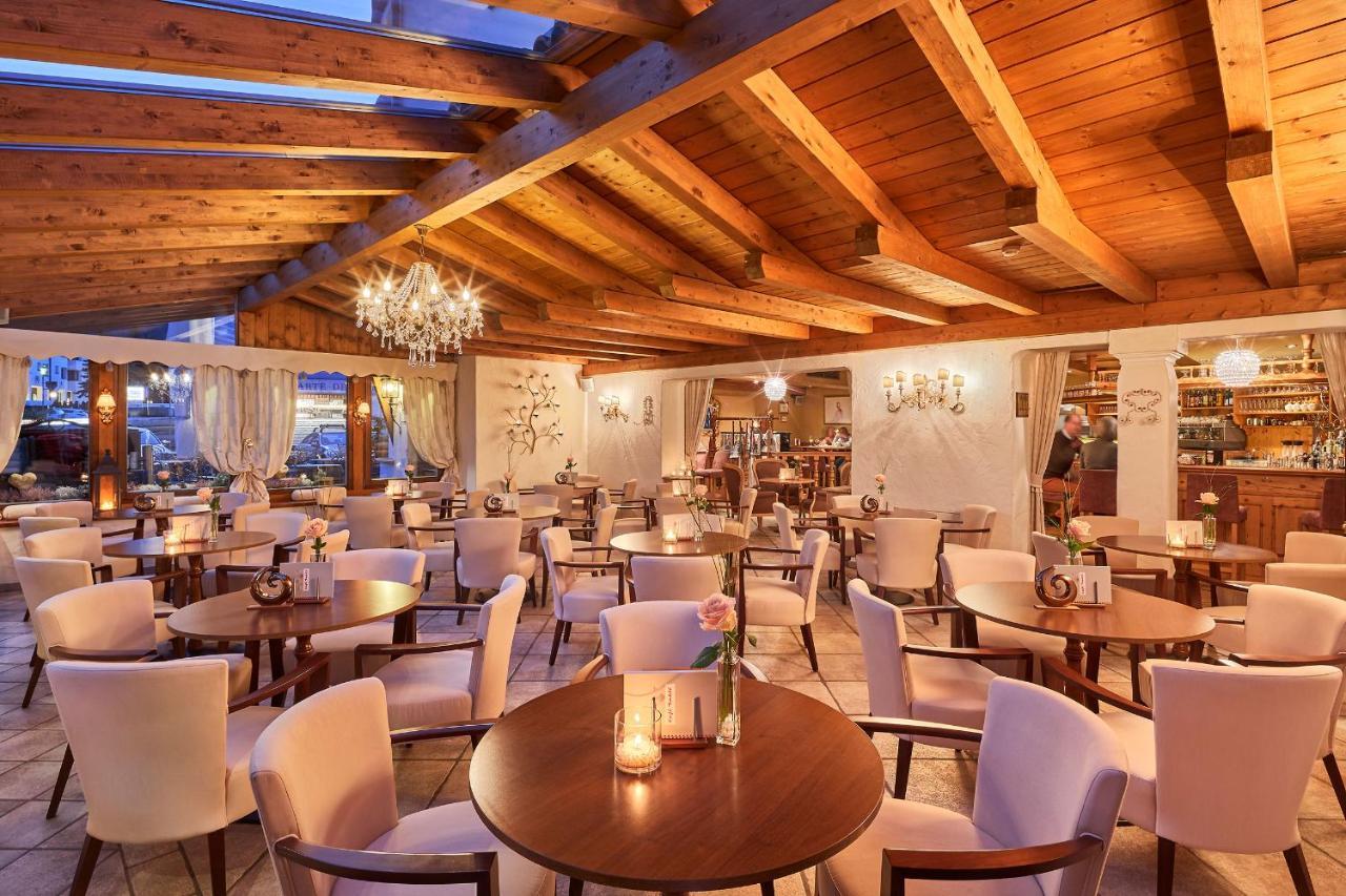 Hotel Table Corvara In Badia Extérieur photo