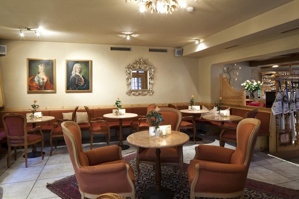 Hotel Table Corvara In Badia Extérieur photo