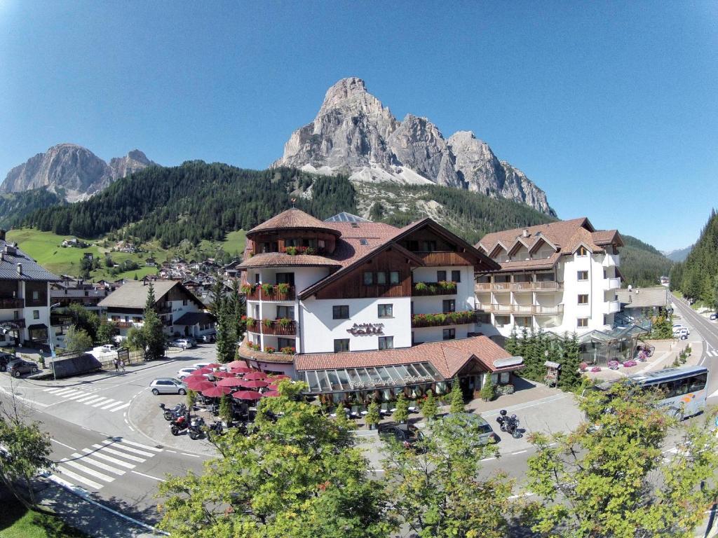 Hotel Table Corvara In Badia Extérieur photo